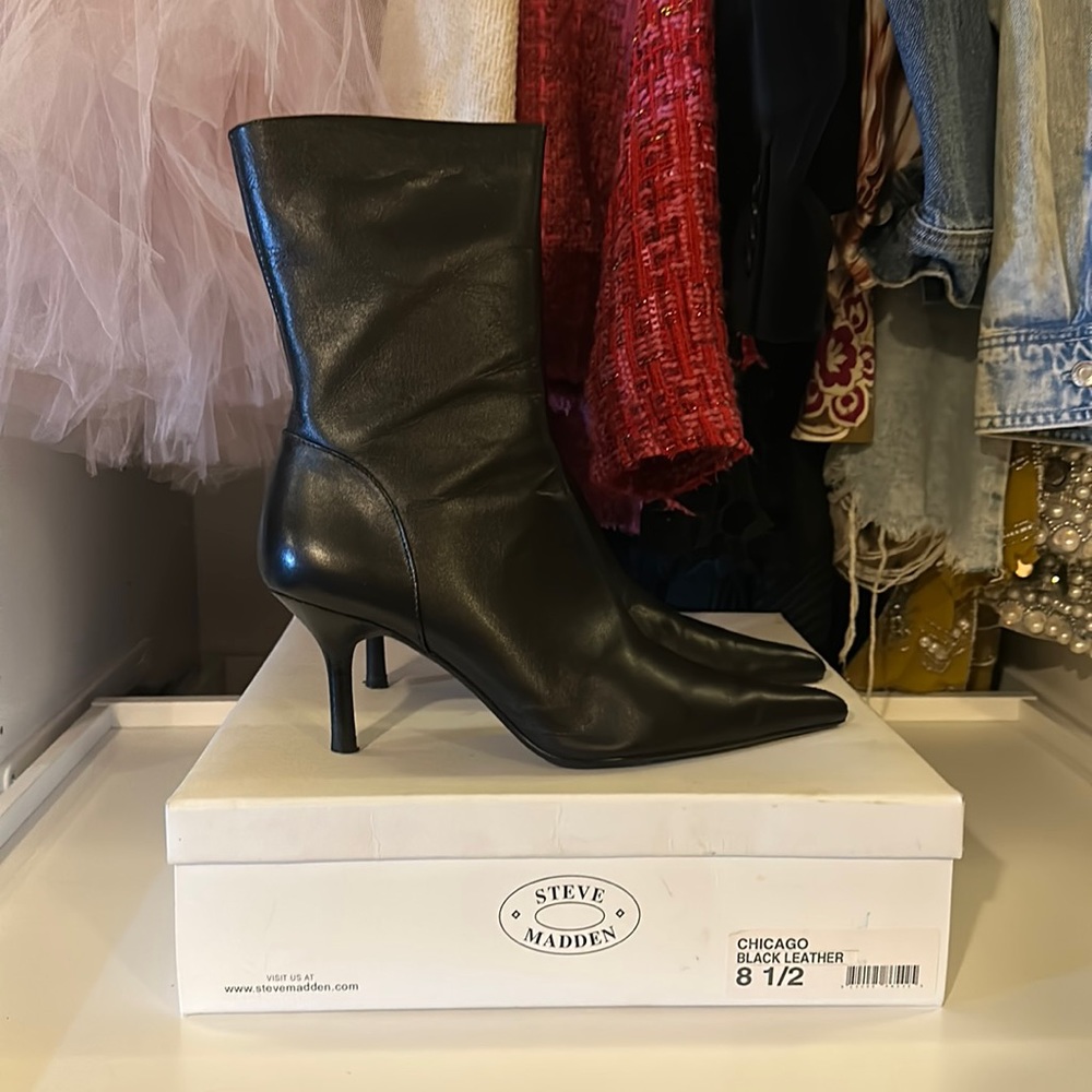 GENTLY WORN - GREAT CONDITION Steve Madden Boots